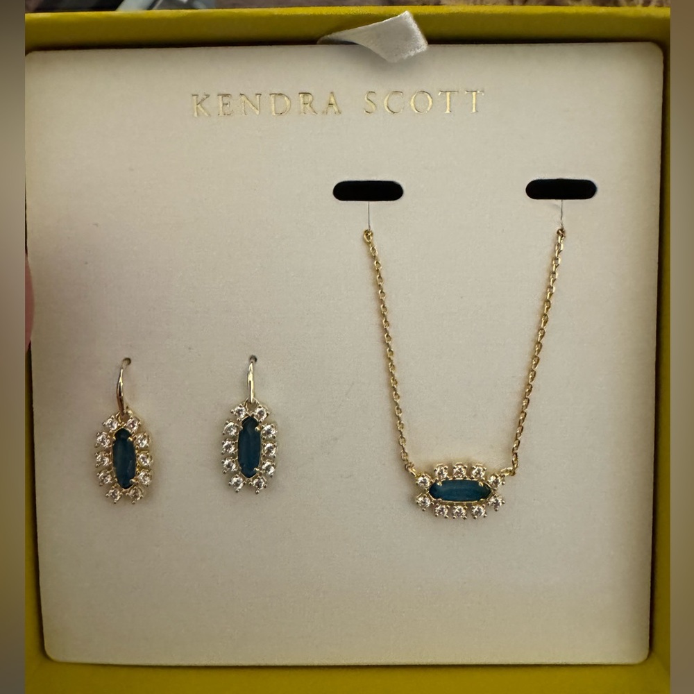 Kendra Scott necklace and earrings set